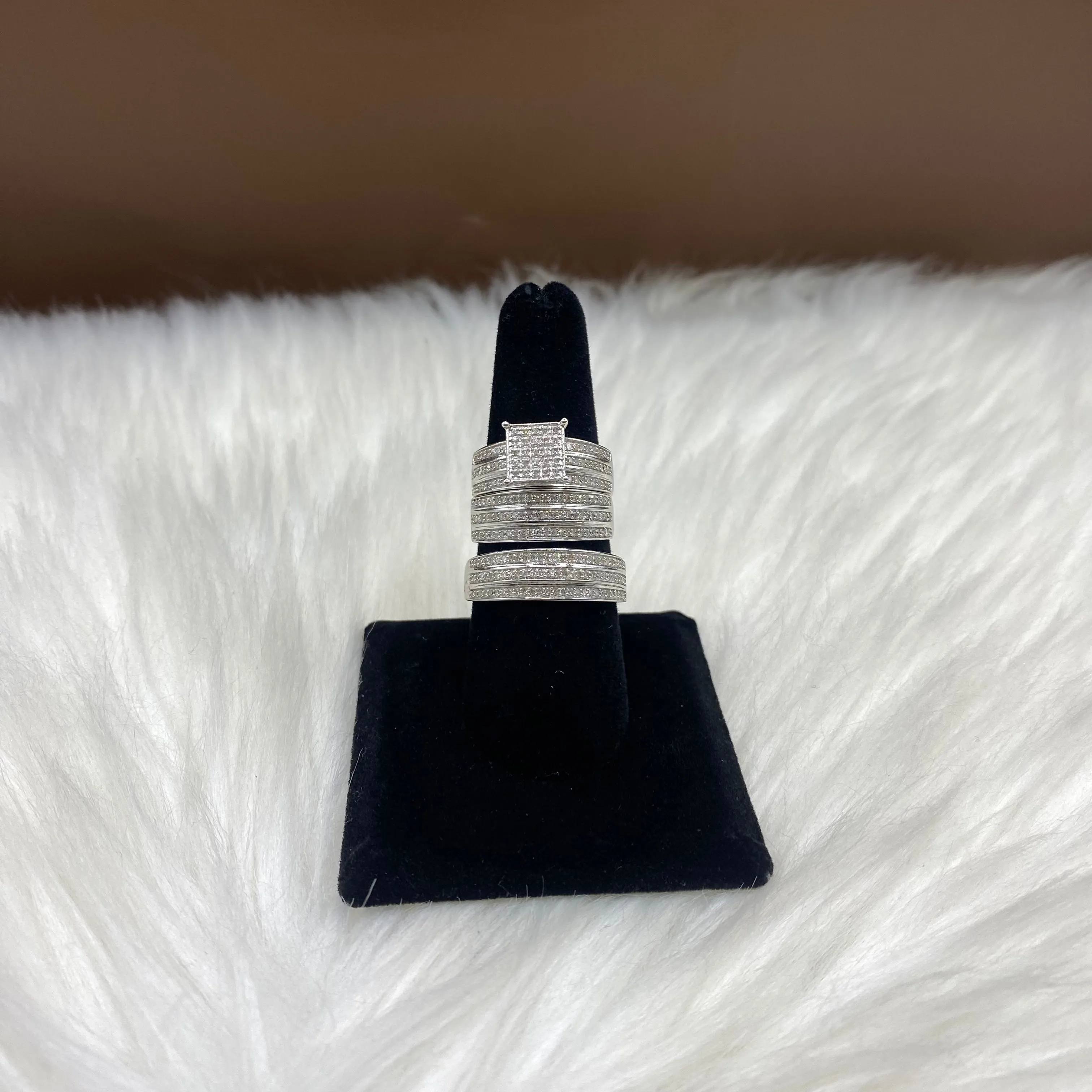 10K White Gold Diamond Luxury Trio Engagement Ring 0.85Ct Dia / 8.1gr / Size 7W/10M