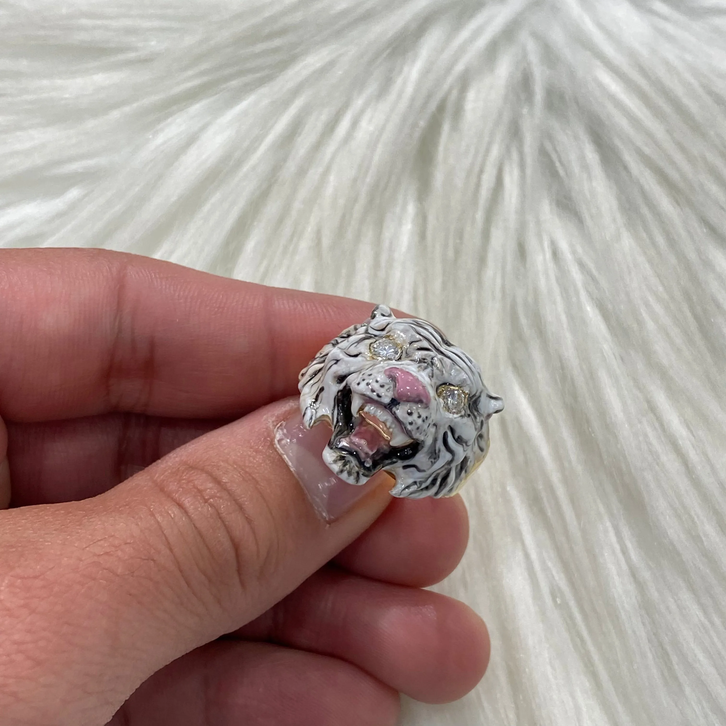 10K Yellow Gold Diamond White Tiger Ring Ct Dia / 15.6gr / Size 9.5