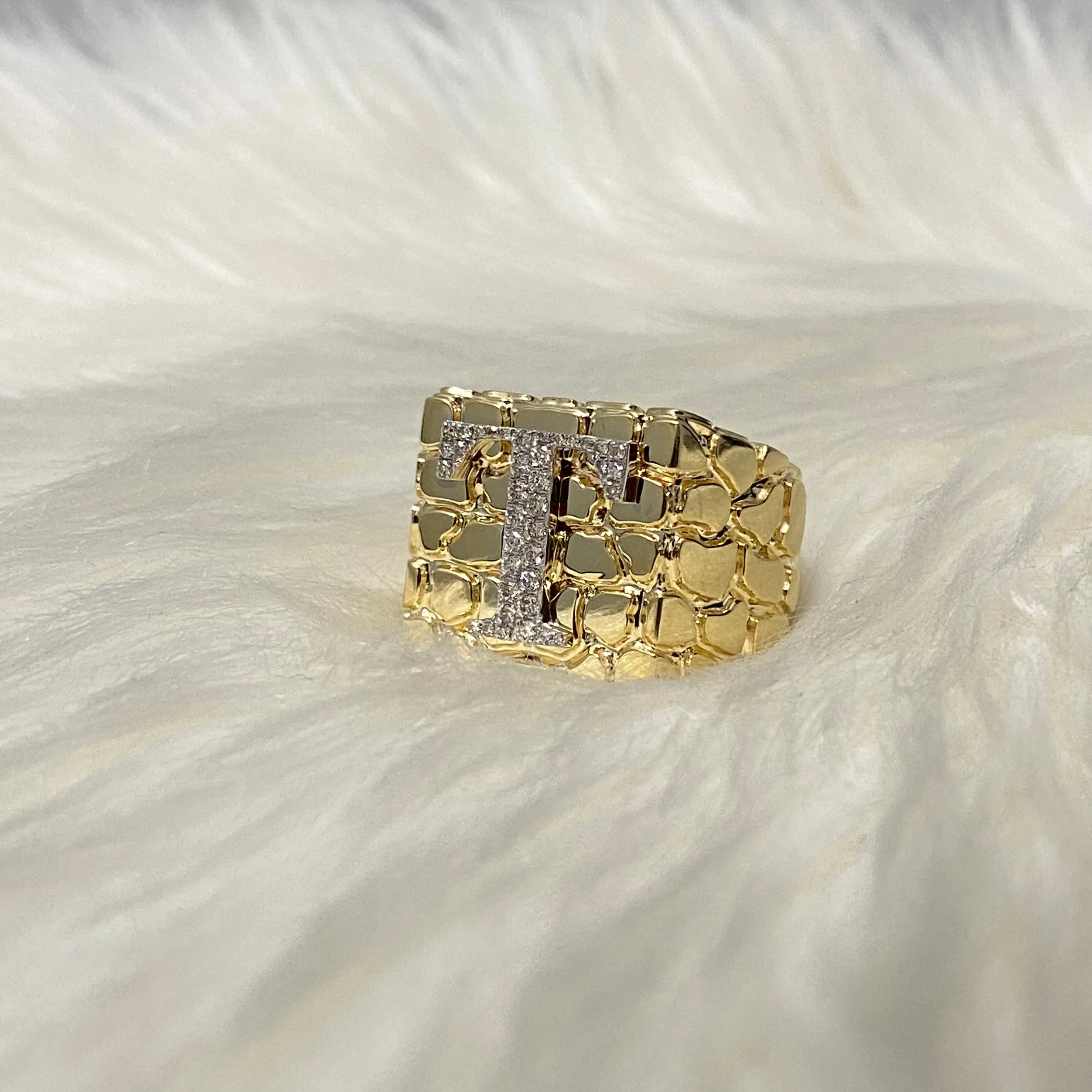 10K Yellow Gold Nugget Letter T Ring 0.31Ct Dia / 12.5gr / Size 11