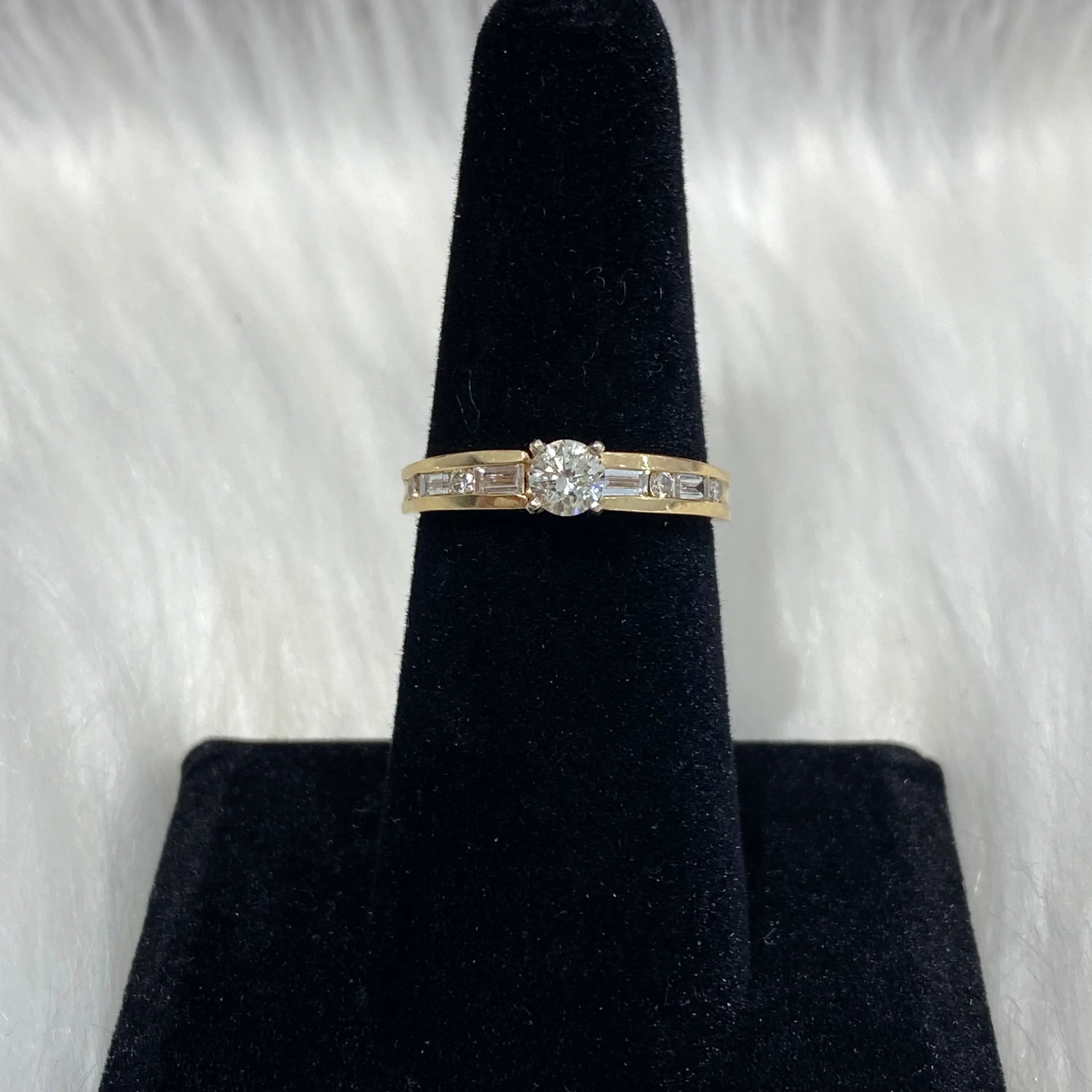 14K Yellow Gold Diamond Luxury Engagement Ring 0.40Ct Wd / 3.5gr / Size 6.5