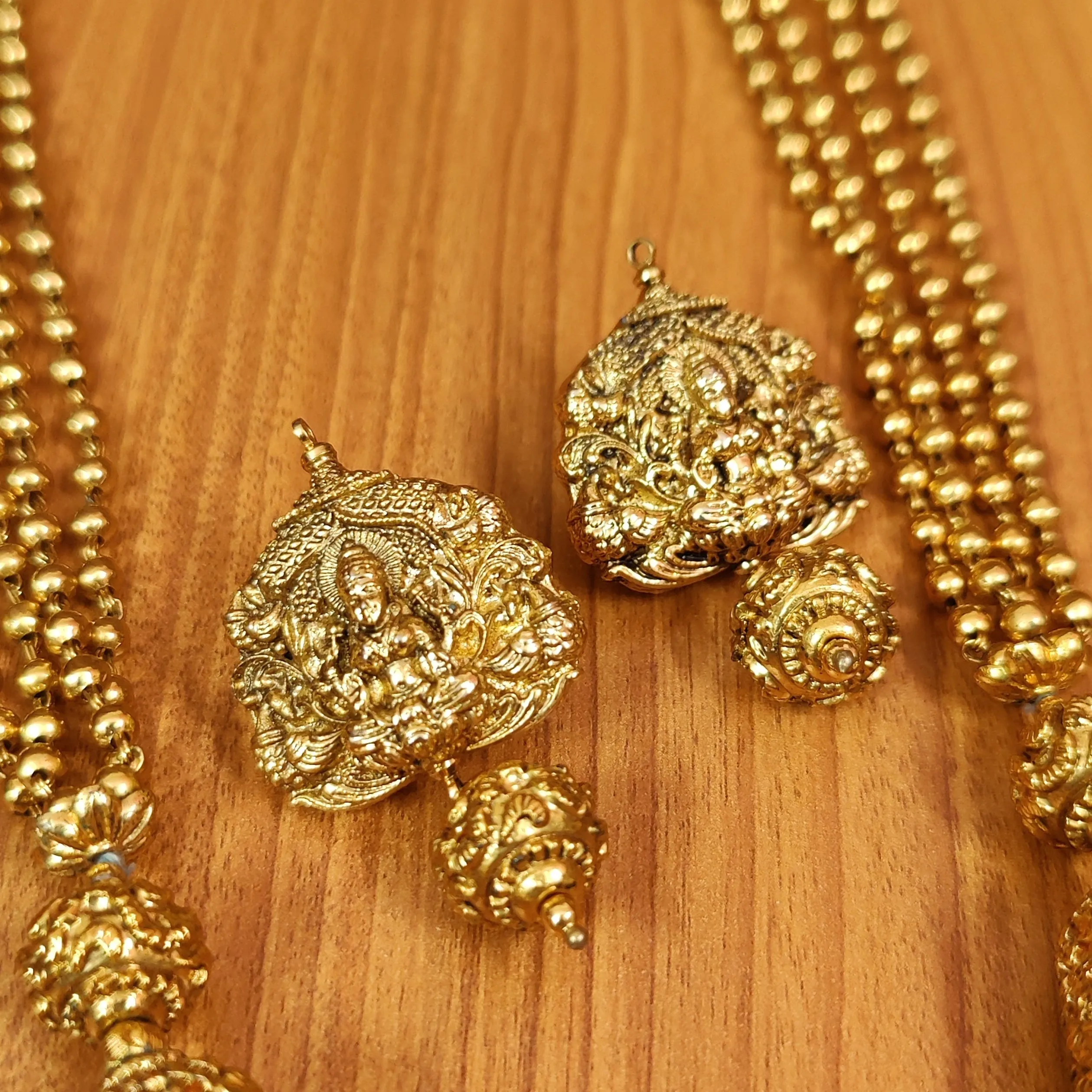 GOLD PLATED ANTIQUE TEMPLE JEWELLERY SET