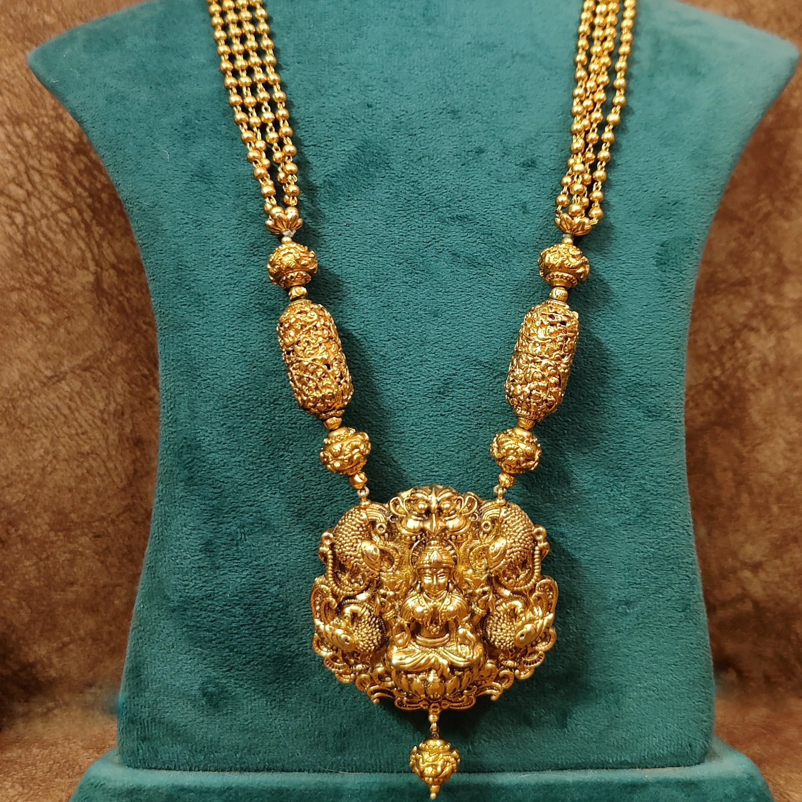 GOLD PLATED ANTIQUE TEMPLE JEWELLERY SET