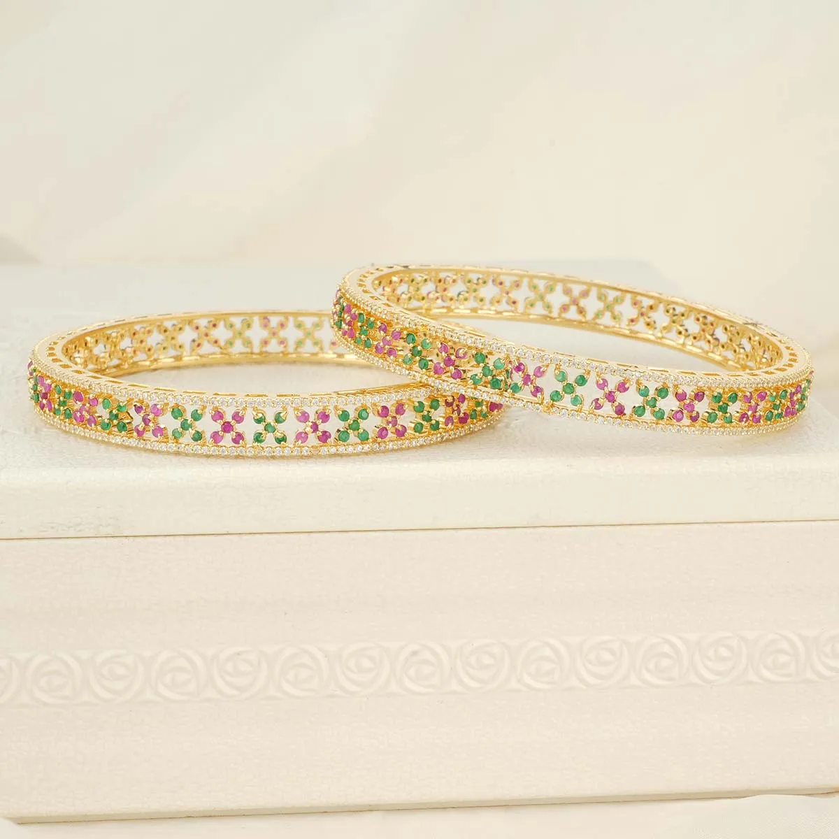 Iniyalini Stone Pair Bangles