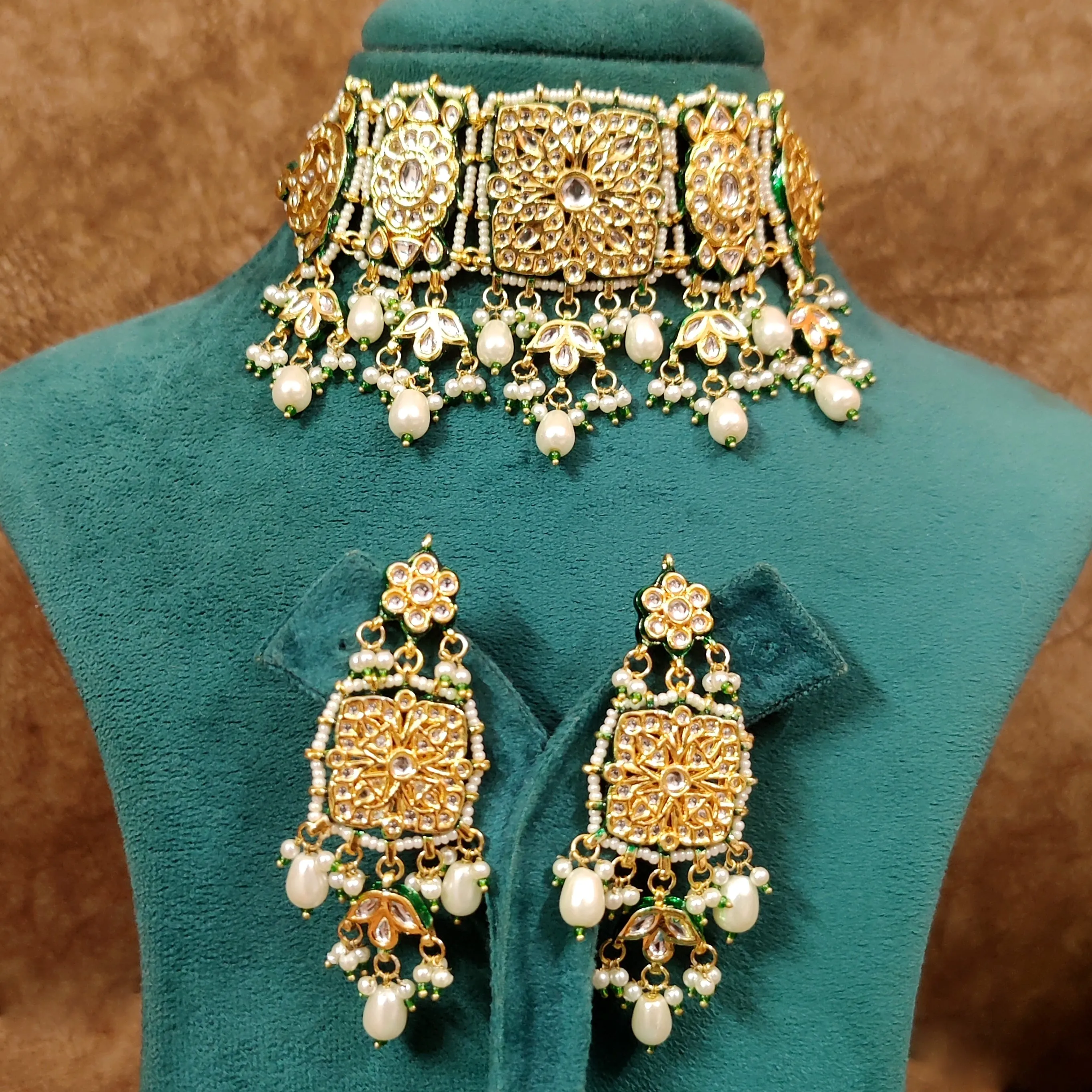 KUNDAN POLKI & MEENAKARI PEARL CHOKER SET