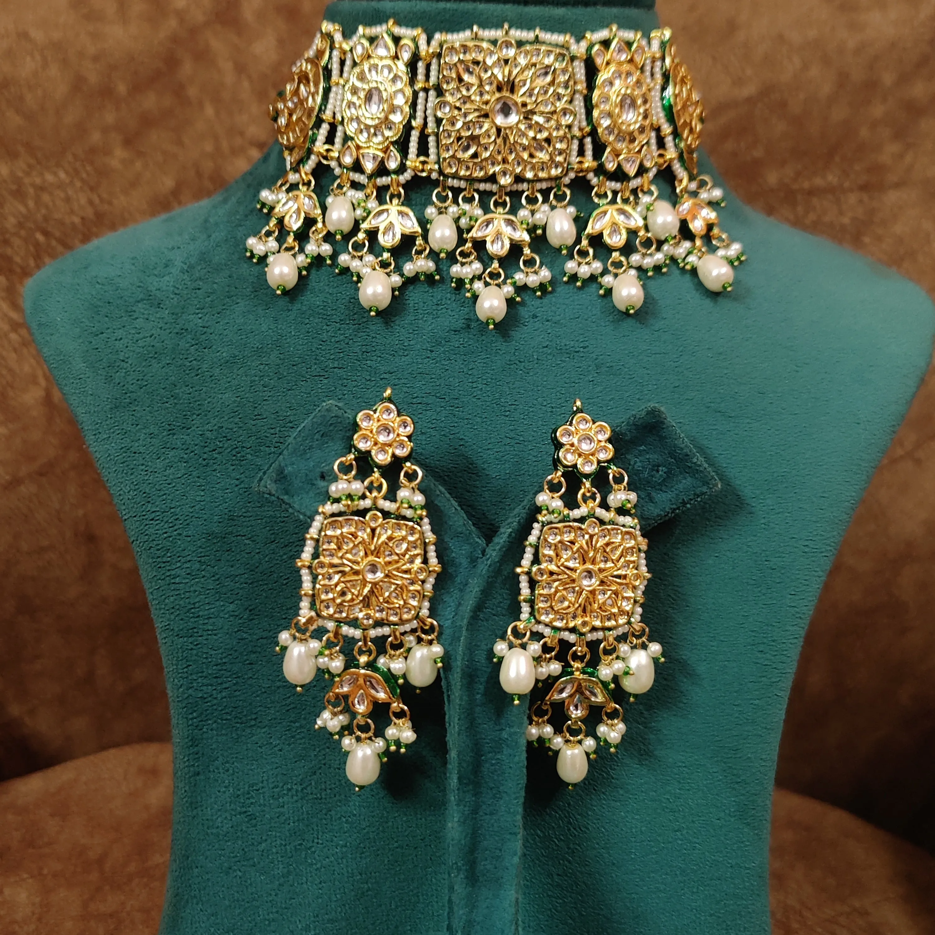 KUNDAN POLKI & MEENAKARI PEARL CHOKER SET