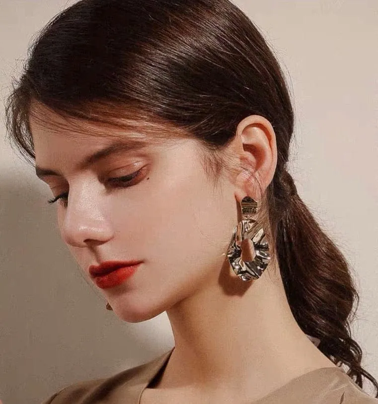 Modern Tone Geometric Hoop Earrings