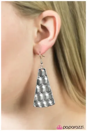 Paparazzi Earring ~ HEX-Girlfriend - Silver
