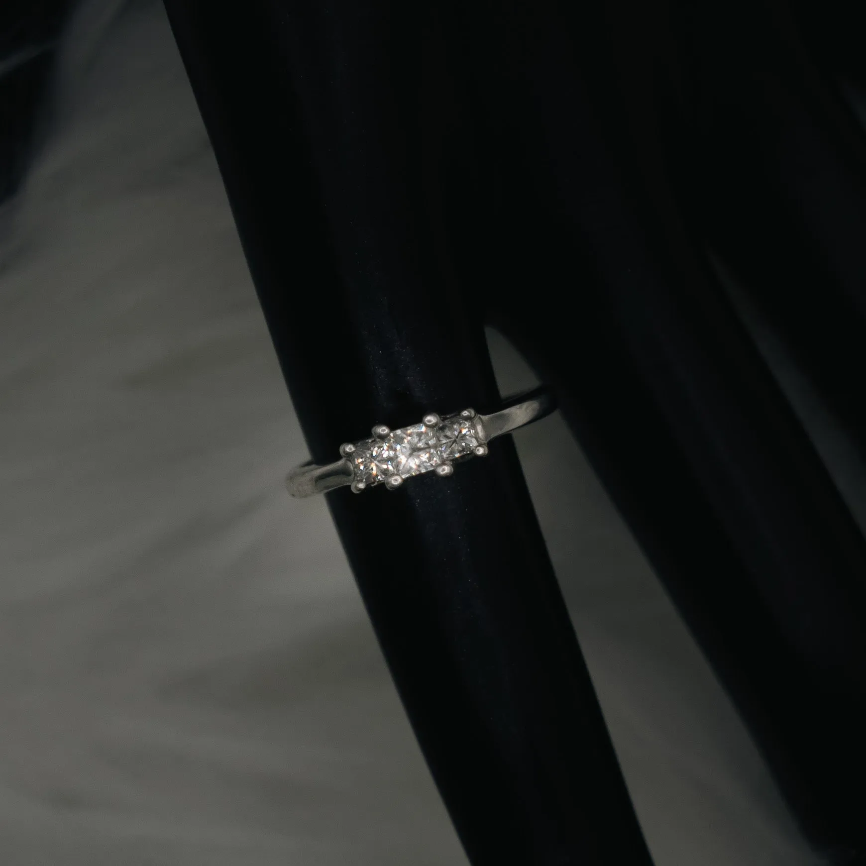 Princess Diamonds Engagement Ring Platinum White Gold / 3.5gr / Size 6.5