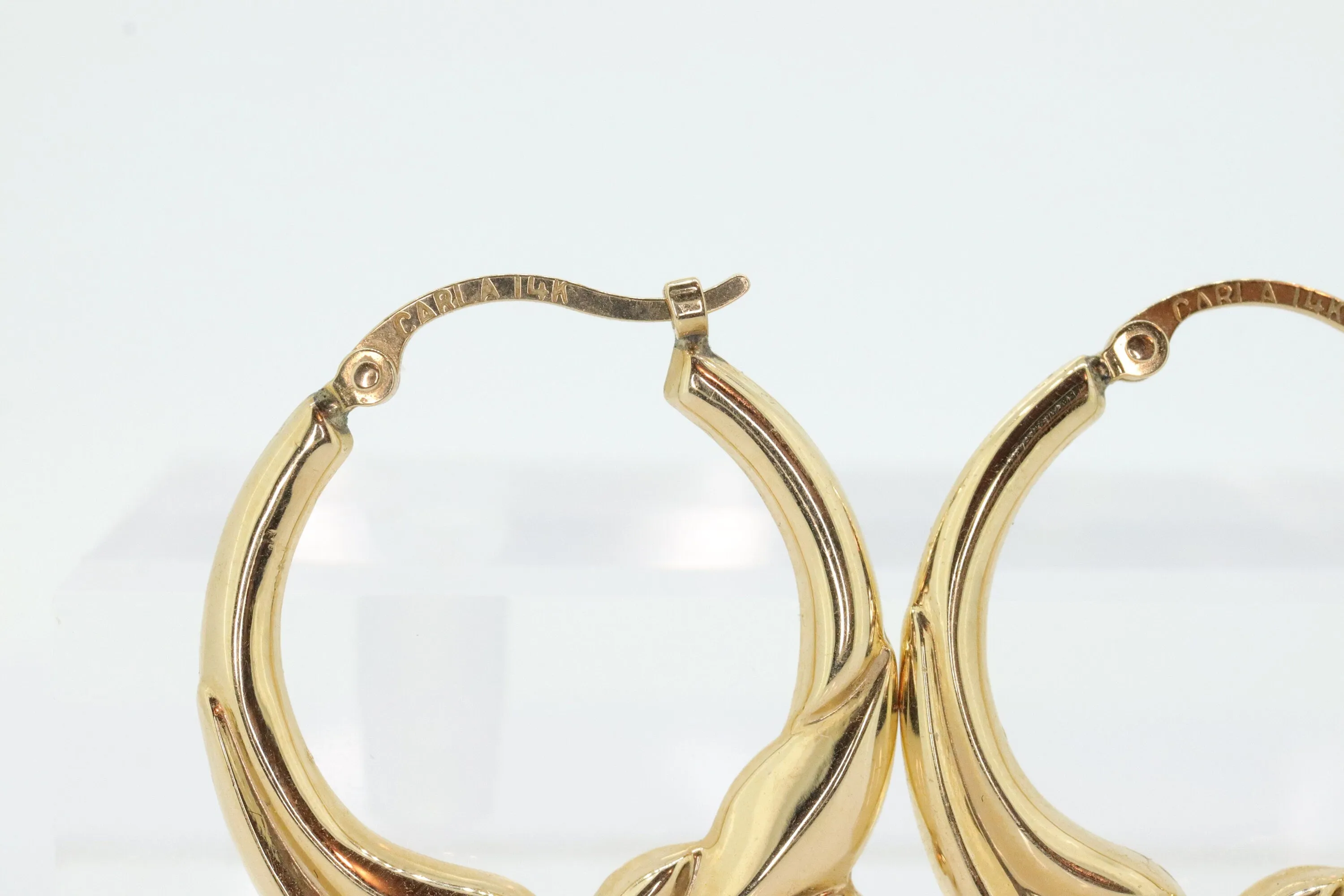Vintage 14k Gold Puffed Hollow Earrings. Carla Hoop earrings. st(88/11)