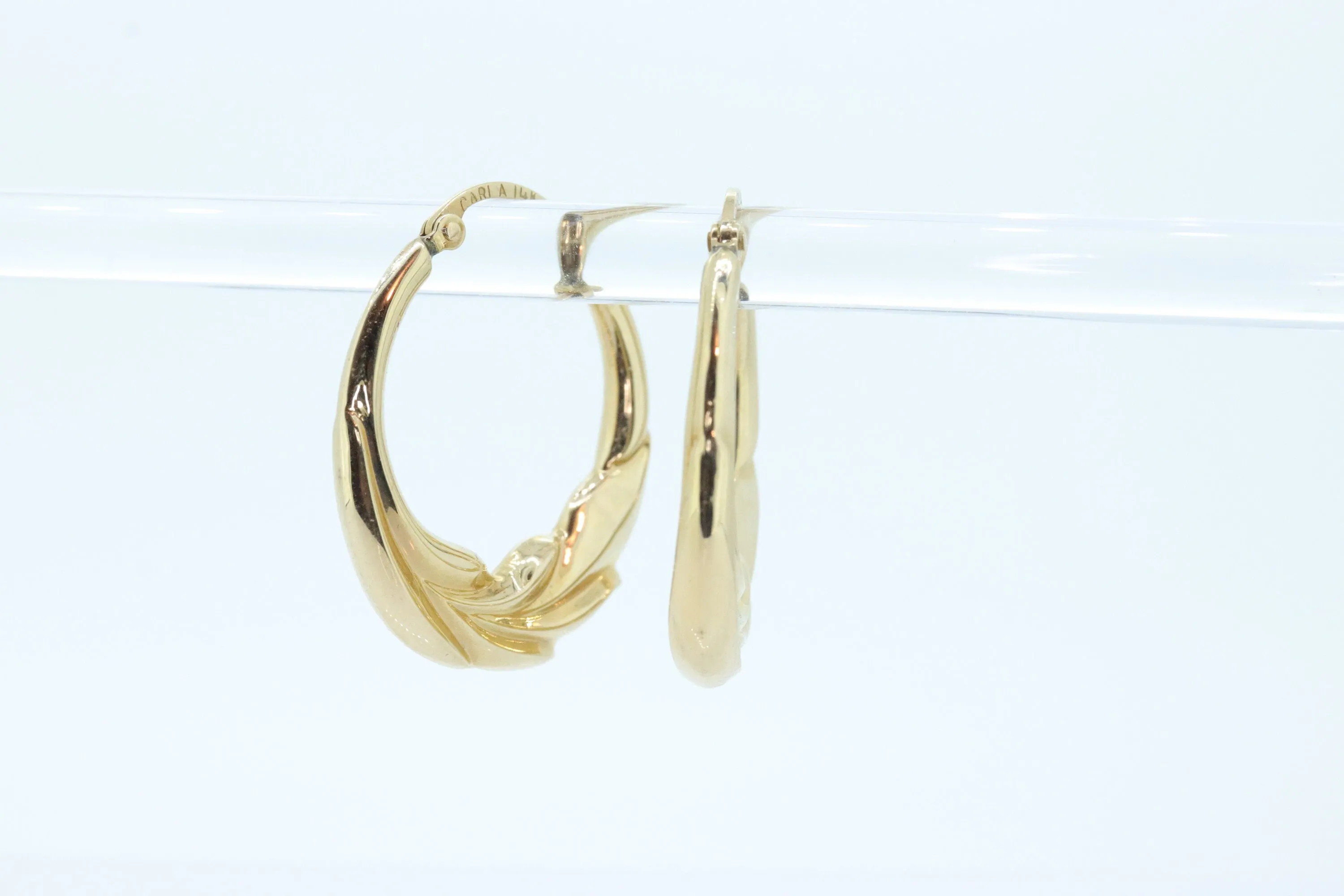 Vintage 14k Gold Puffed Hollow Earrings. Carla Hoop earrings. st(88/11)